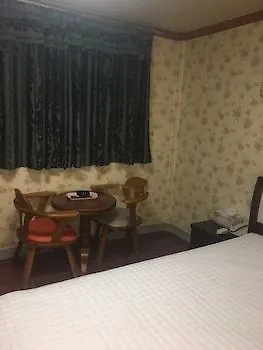 Napoli Motel Busan 2*,